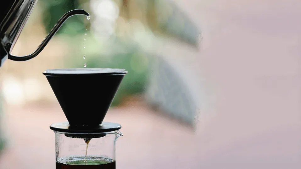 Parzenie zielonej kawy w dripie